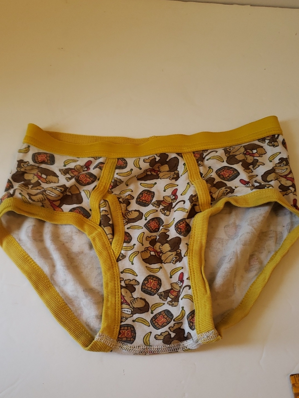 Donkey Kong Super Mario Underwear Size 8 Yellow & Brown Nintendo
